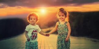 Czego dzieci nie powinny robić w Internecie?