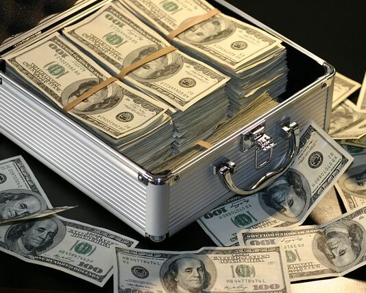 Ile zarabia kierownik w McDonald? Ile zarabia kierownik w McDonald?