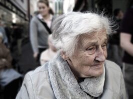 Do jakiego wieku dziecko musi mieszkać z rodzicami?